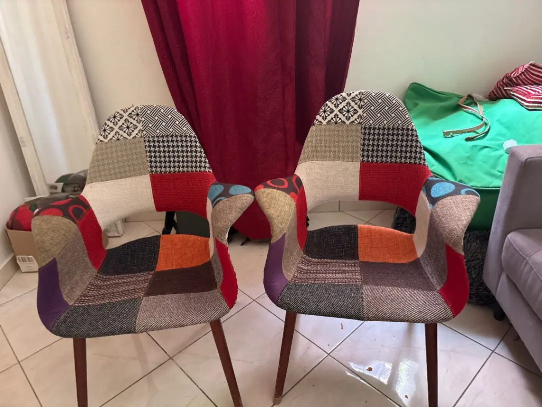 Chaise avec des decorations beau