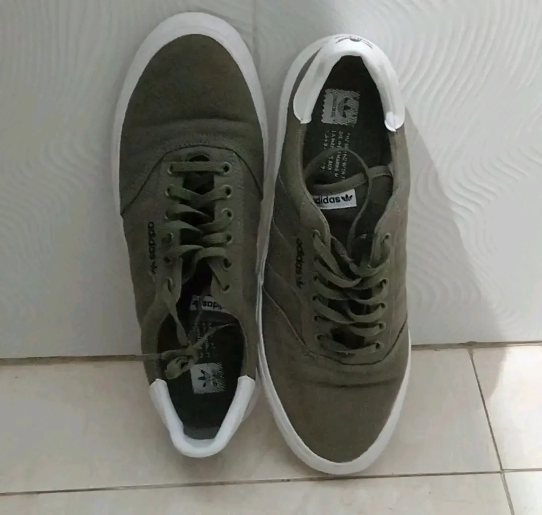 Adidas 3mc original pointure 42 mazal jdida tlbsat 5 mrat 